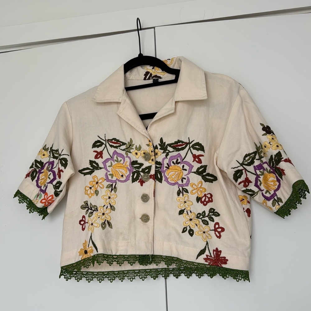 Hand embroidered button shirt with flower details